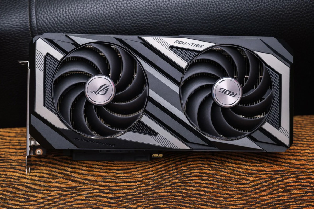 Card đồ hoạ ASUS ROG Strix AMD Radeon RX 7600 OC 8GB: Thiết kế đẹp, kiến trúc RDNA3 và khả năng tản nhiệt tối ưu